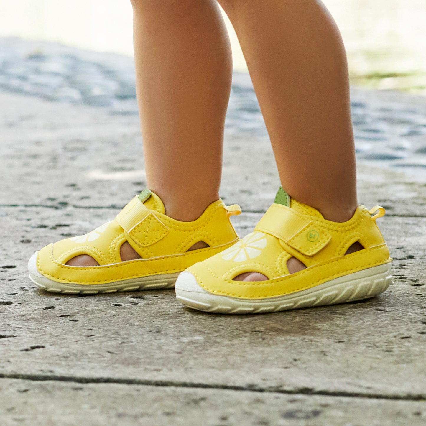 soft-motion-splash-sandal-littlekid__Lemon Yellow_9